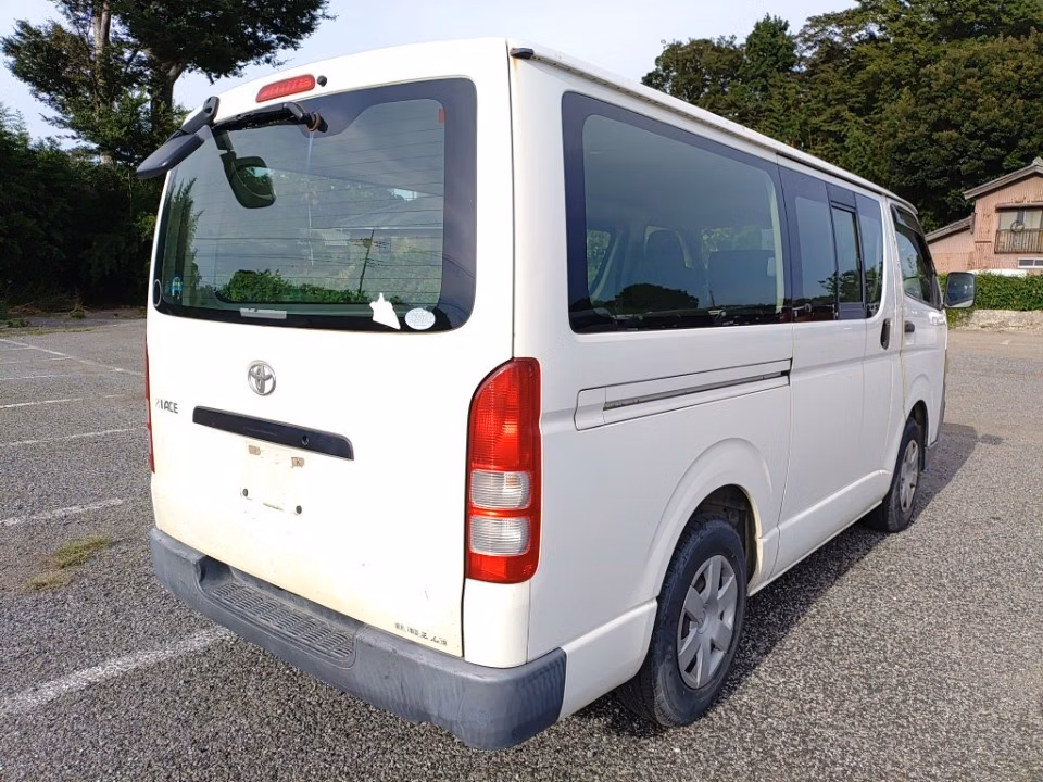 TOYOTA REGIUS ACE