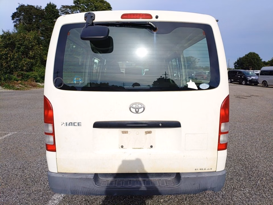 TOYOTA REGIUS ACE