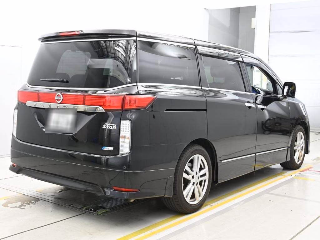 NISSAN ELGRAND