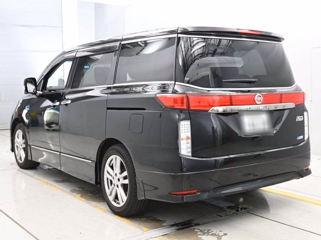 NISSAN ELGRAND