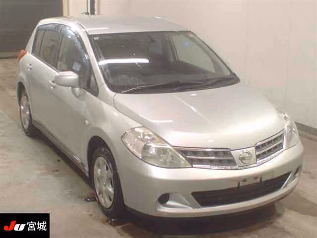 NISSAN TIIDA