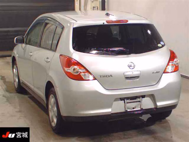NISSAN TIIDA