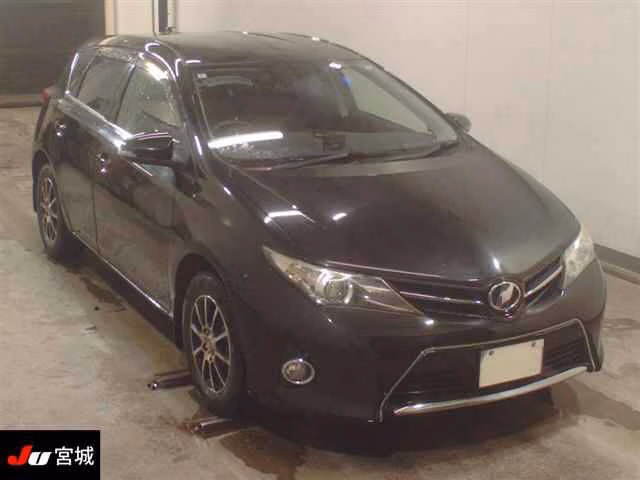 TOYOTA AURIS