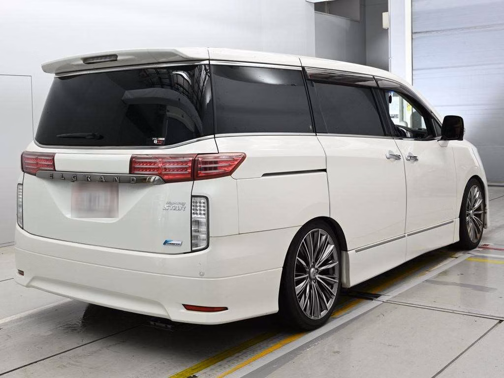 NISSAN ELGRAND