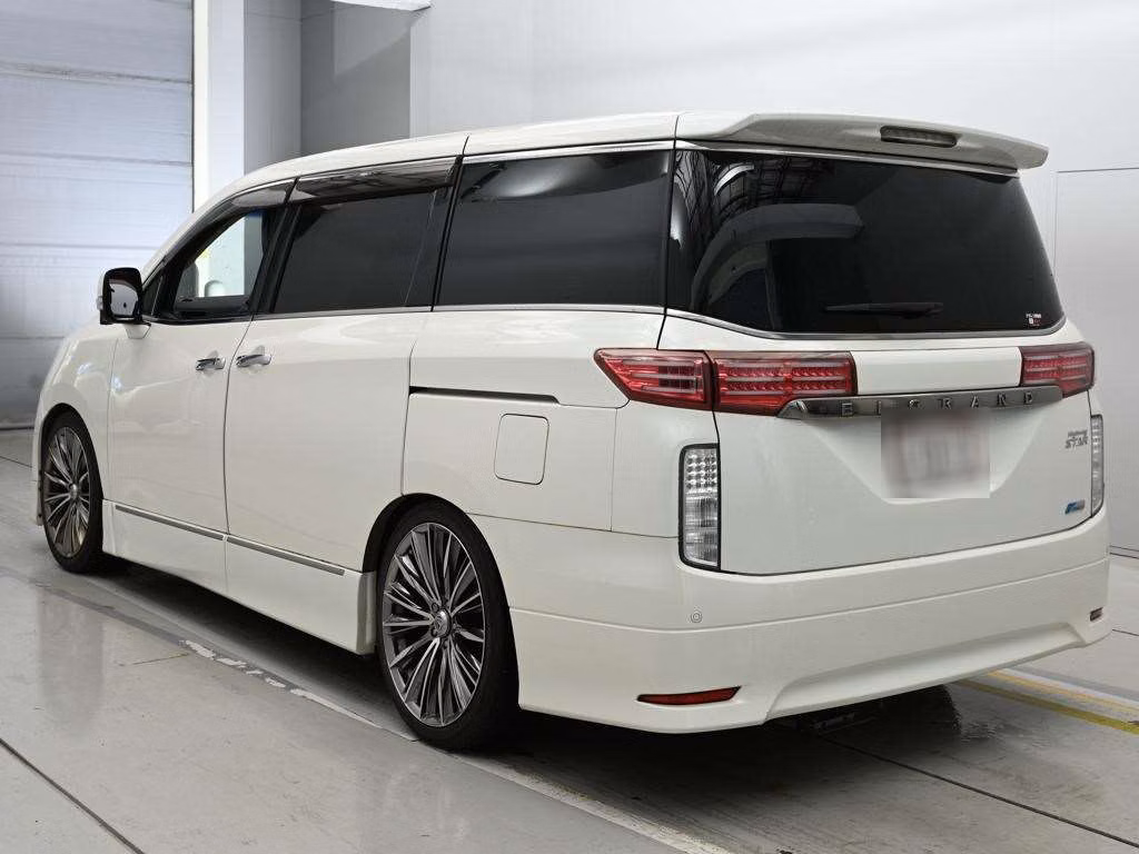 NISSAN ELGRAND