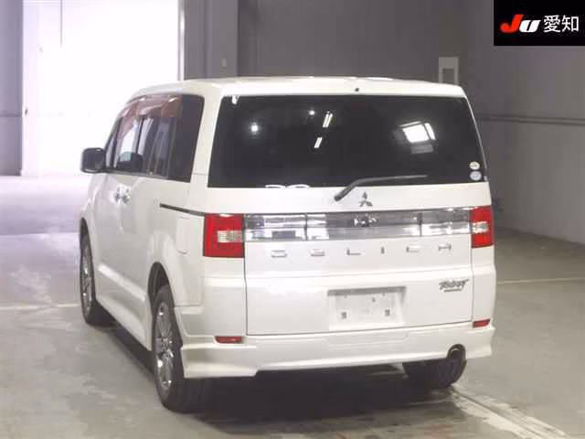 MITSUBISHI DELICA D:5