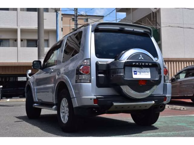 MITSUBISHI PAJERO
