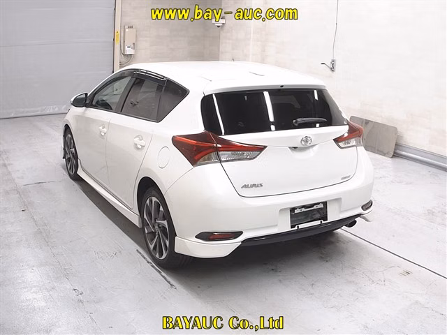 TOYOTA AURIS