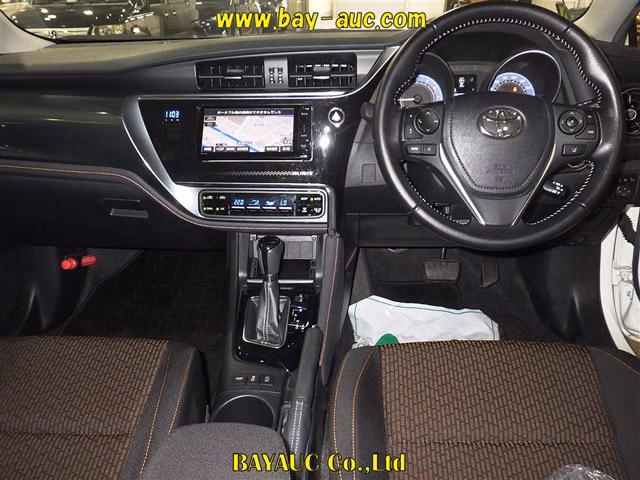 TOYOTA AURIS