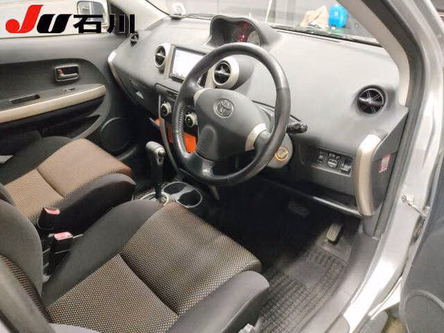 TOYOTA IST