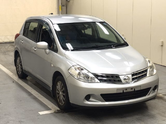 NISSAN TIIDA