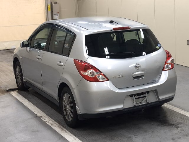 NISSAN TIIDA