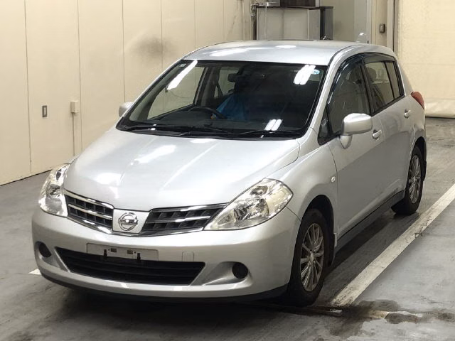 NISSAN TIIDA