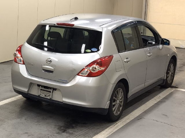 NISSAN TIIDA