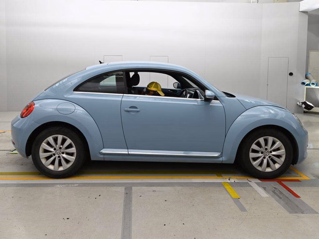 VOLKSWAGEN BEETLE