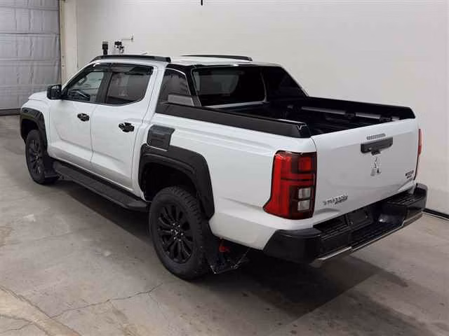 MITSUBISHI TRITON
