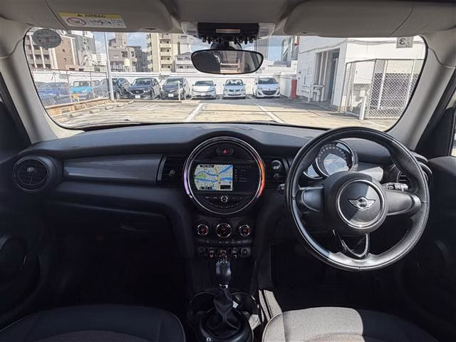 MINI HATCH