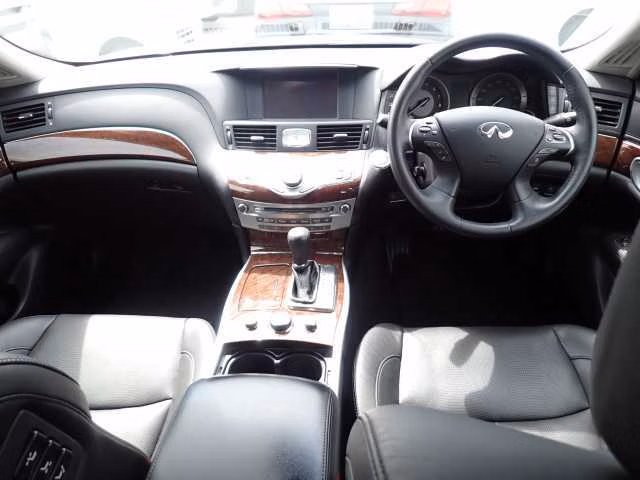 NISSAN FUGA