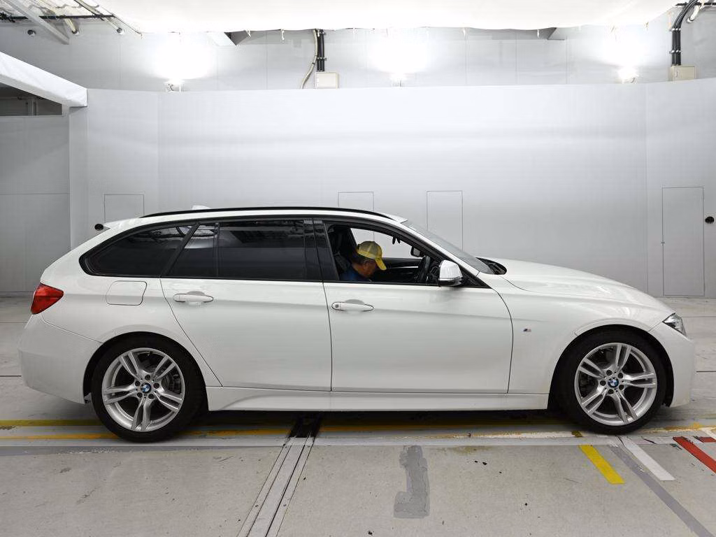 BMW 3-SERIES