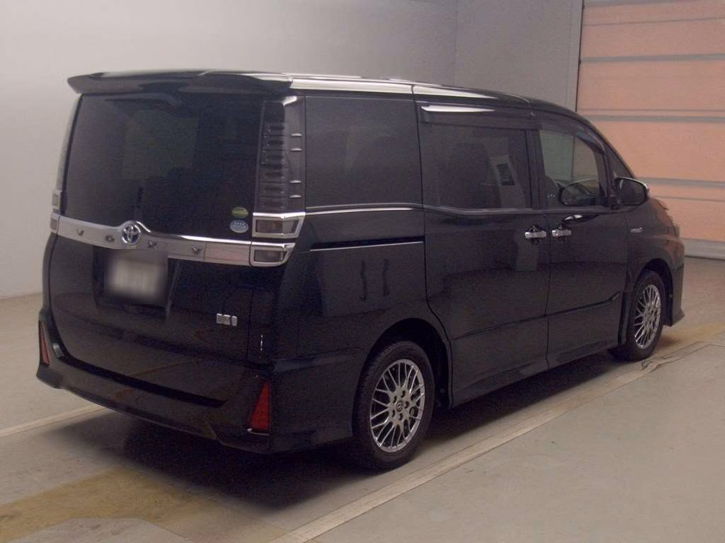 TOYOTA VOXY