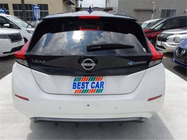 NISSAN LEAF