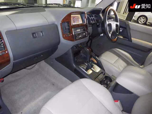 MITSUBISHI PAJERO