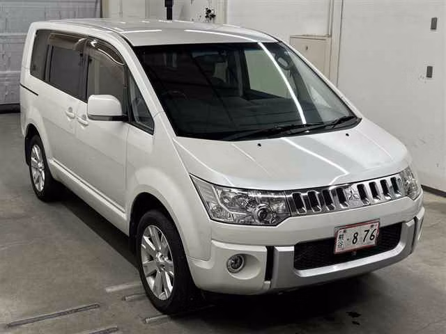 MITSUBISHI DELICA D:5