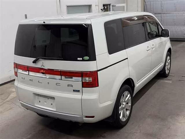 MITSUBISHI DELICA D:5