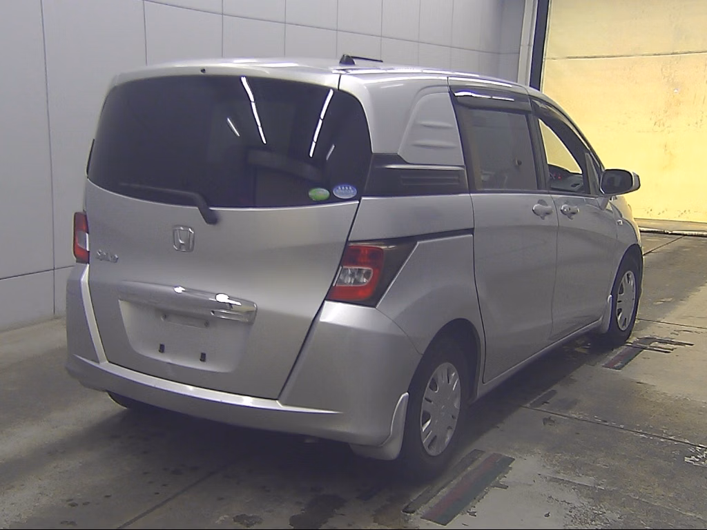 HONDA FREED SPIKE