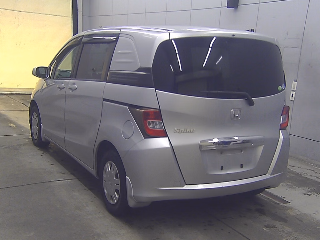 HONDA FREED SPIKE