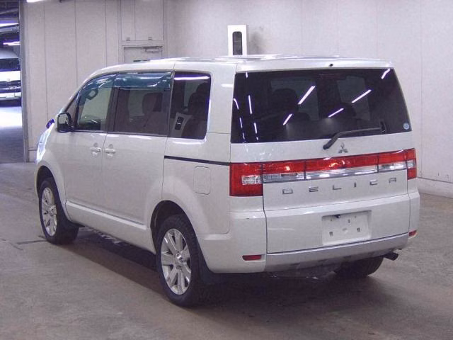 Mitsubishi Delica D:5