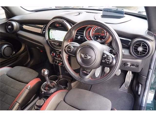 MINI HATCH