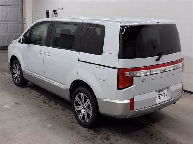 MITSUBISHI DELICA D:5