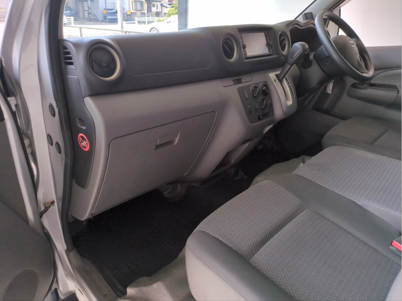 NISSAN NV350 CARAVAN