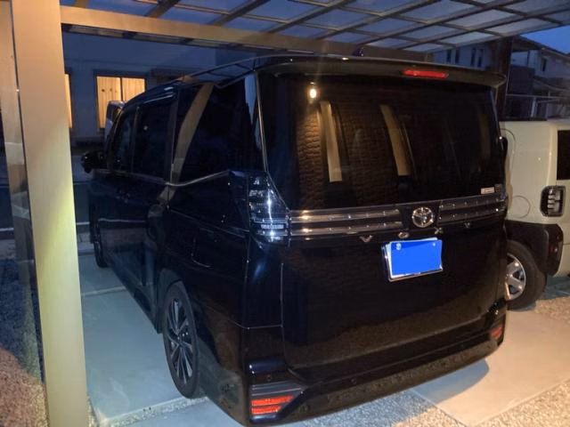TOYOTA VOXY