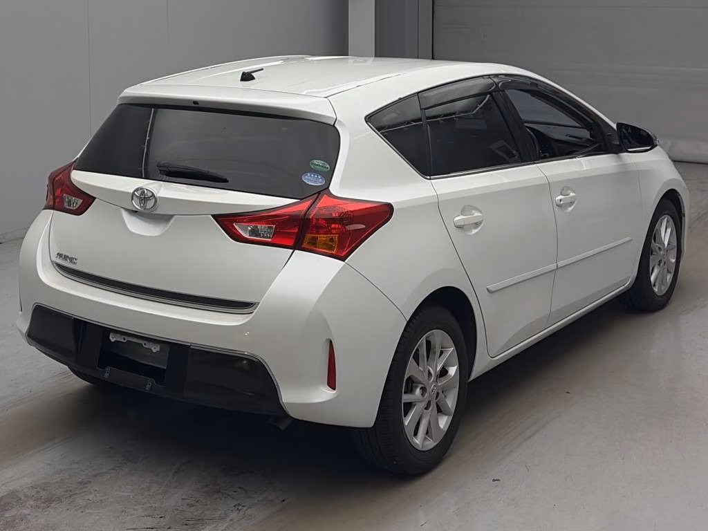 TOYOTA AURIS