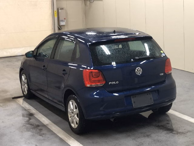 VOLKSWAGEN POLO