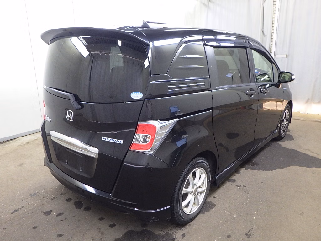 HONDA FREED SPIKE