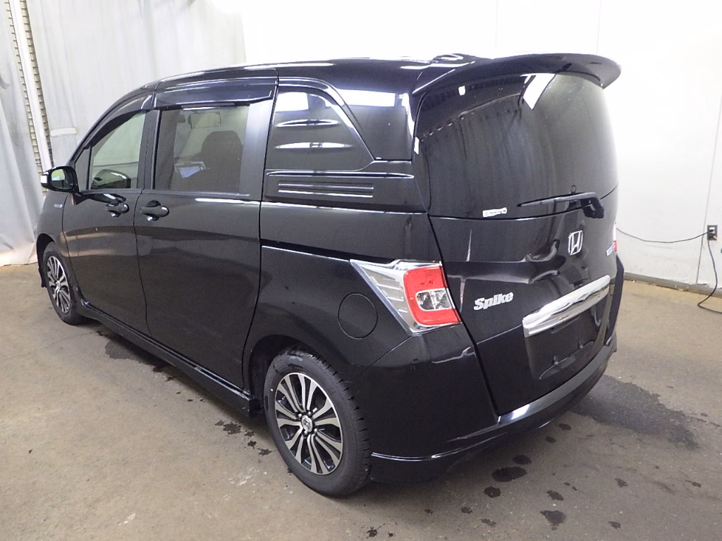 HONDA FREED SPIKE