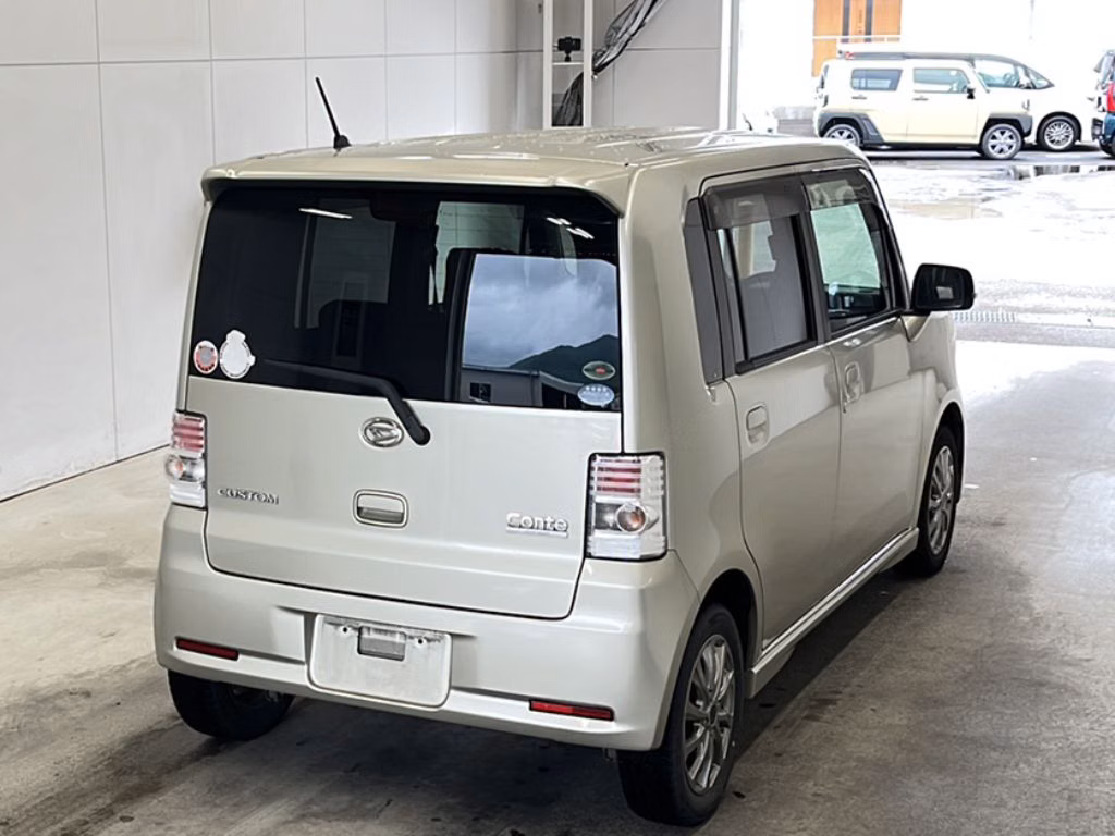DAIHATSU MOVE CONTE