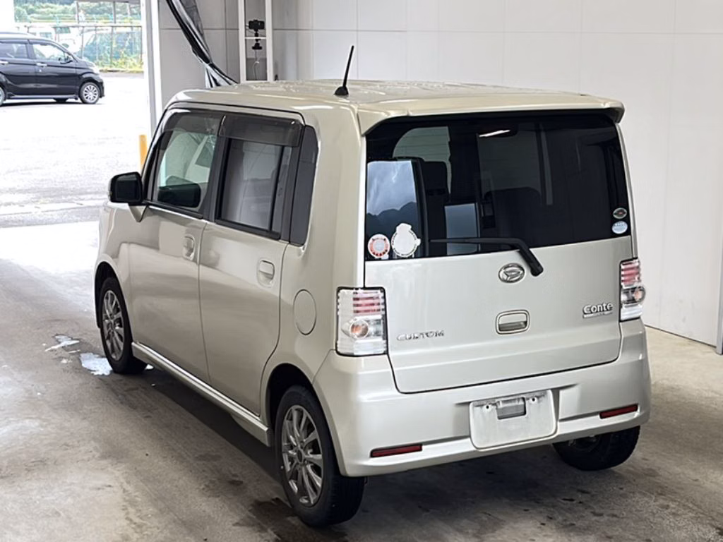 DAIHATSU MOVE CONTE