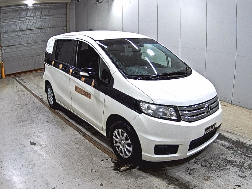 HONDA FREED SPIKE