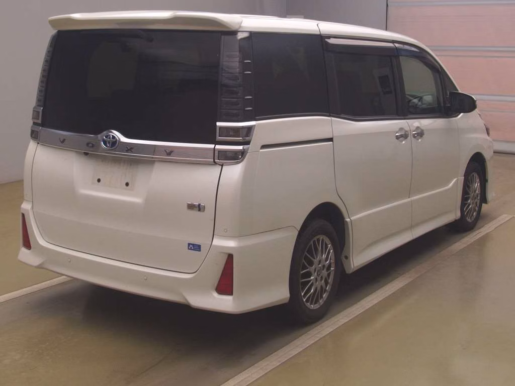 TOYOTA VOXY