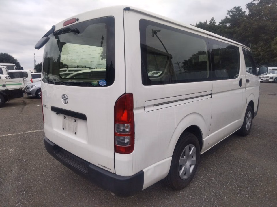 TOYOTA REGIUS ACE