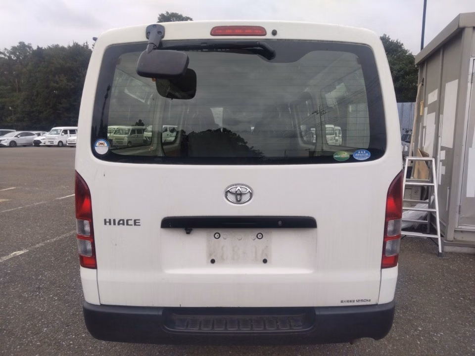 TOYOTA REGIUS ACE