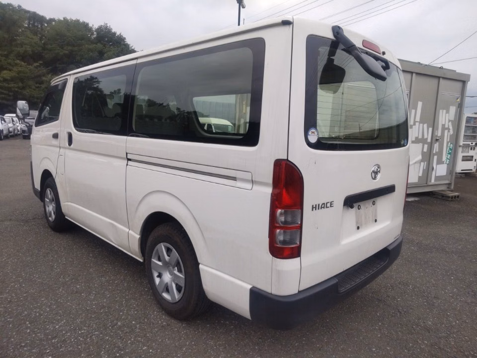 TOYOTA REGIUS ACE