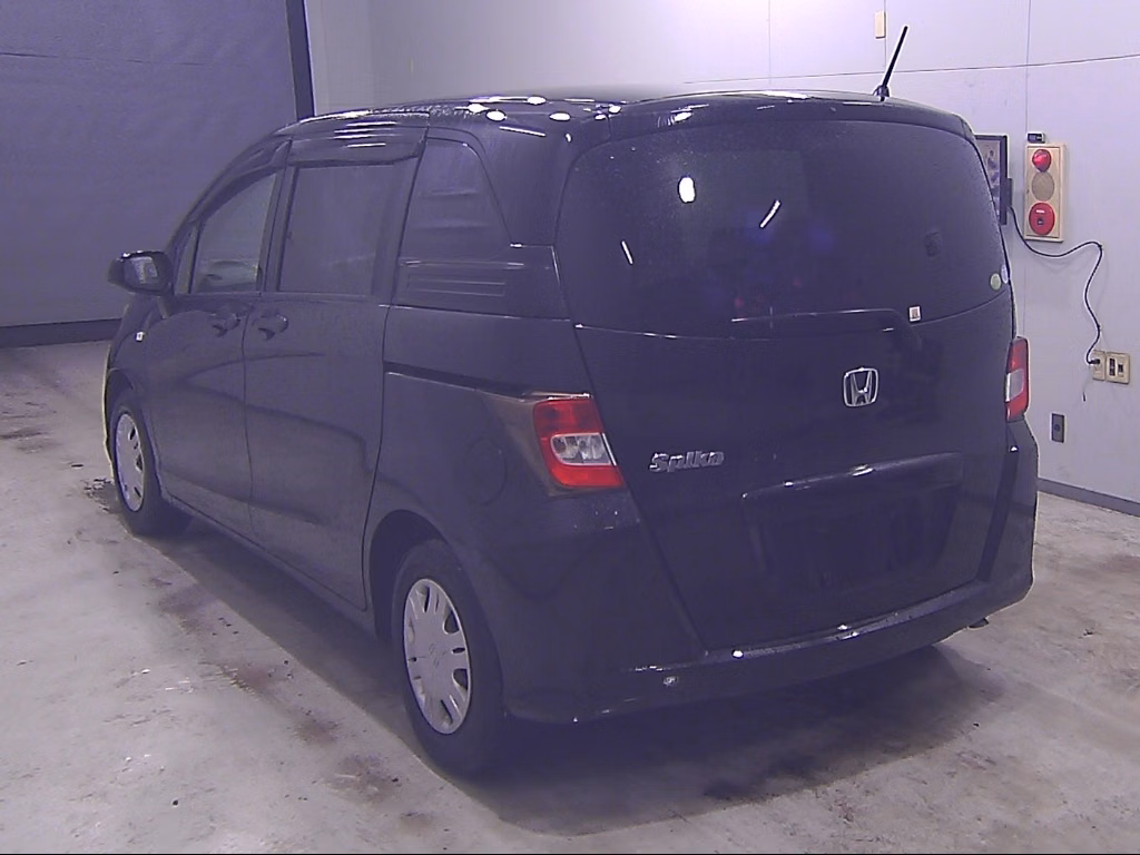 HONDA FREED SPIKE