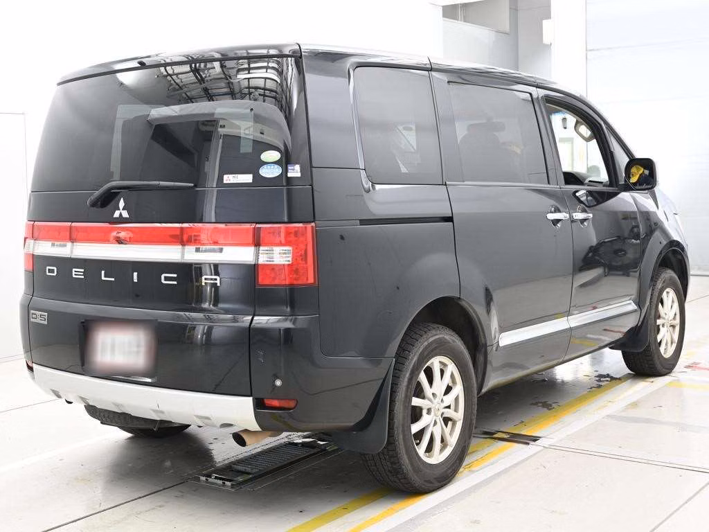 MITSUBISHI DELICA D:5