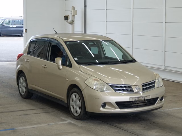 NISSAN TIIDA