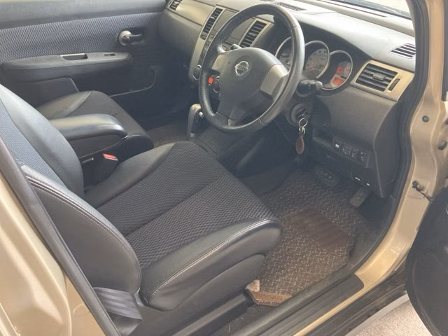 NISSAN TIIDA